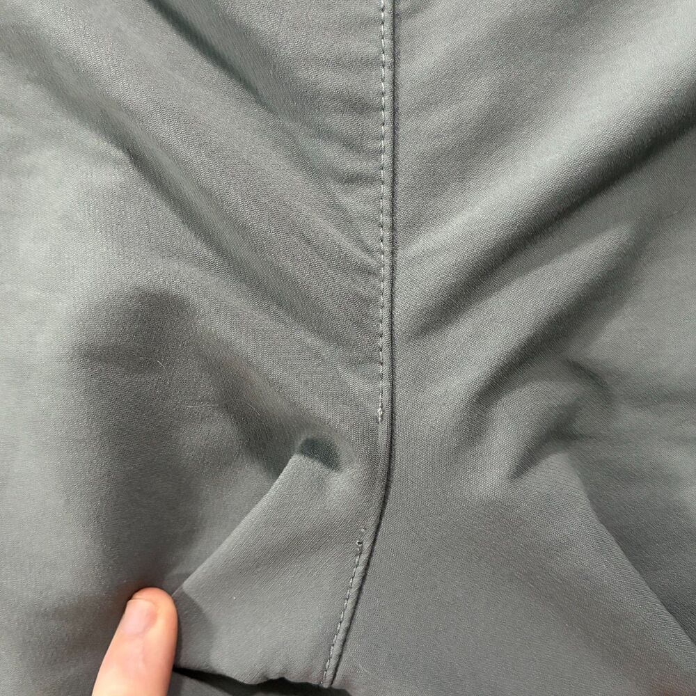 Lot of 2 Under Armour Loose HeatGear Golf shorts Black Gray 9" Inseam - Picture 3 of 7